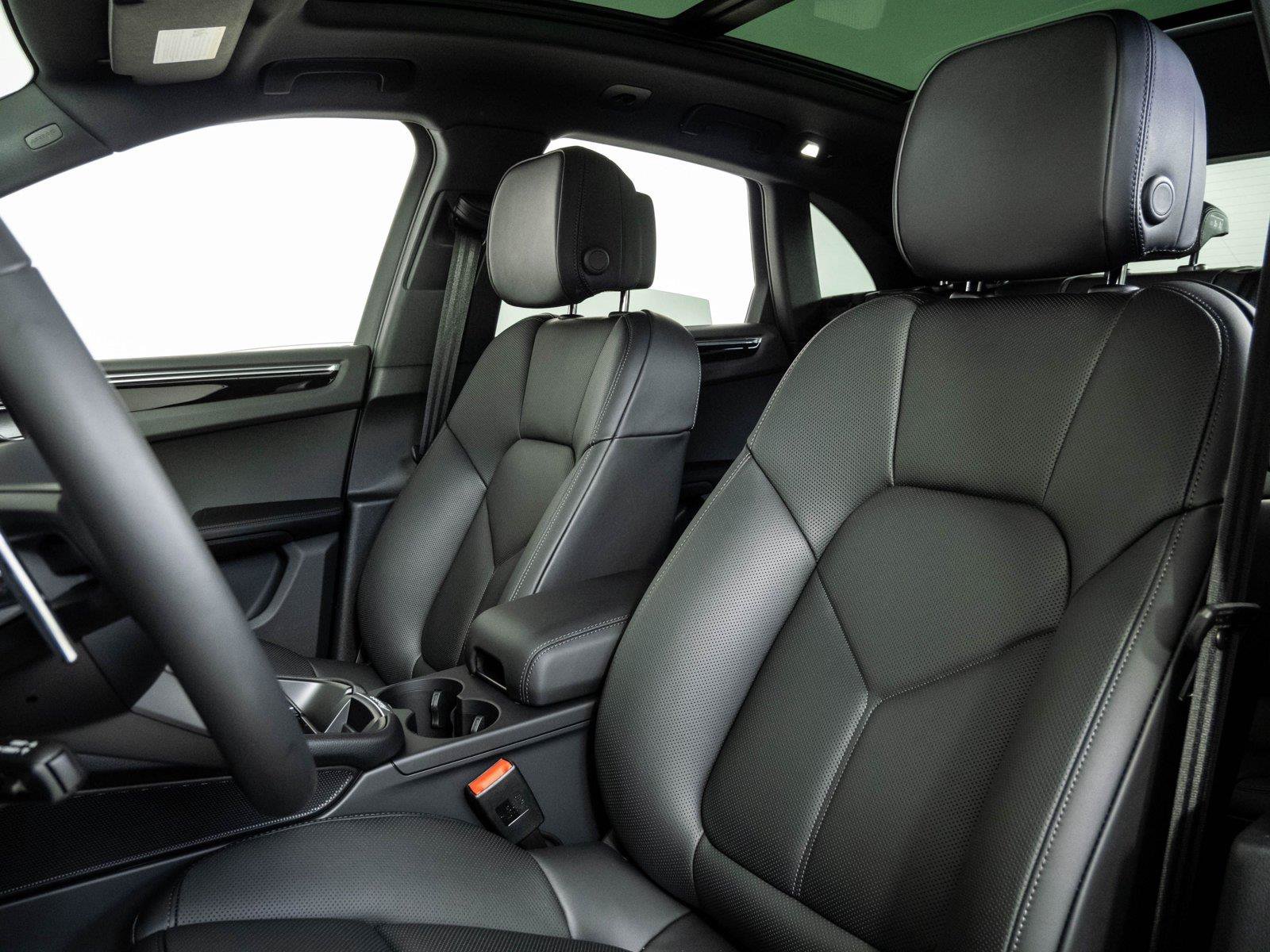 New 2026 Porsche Macan AWD/4WD image 5