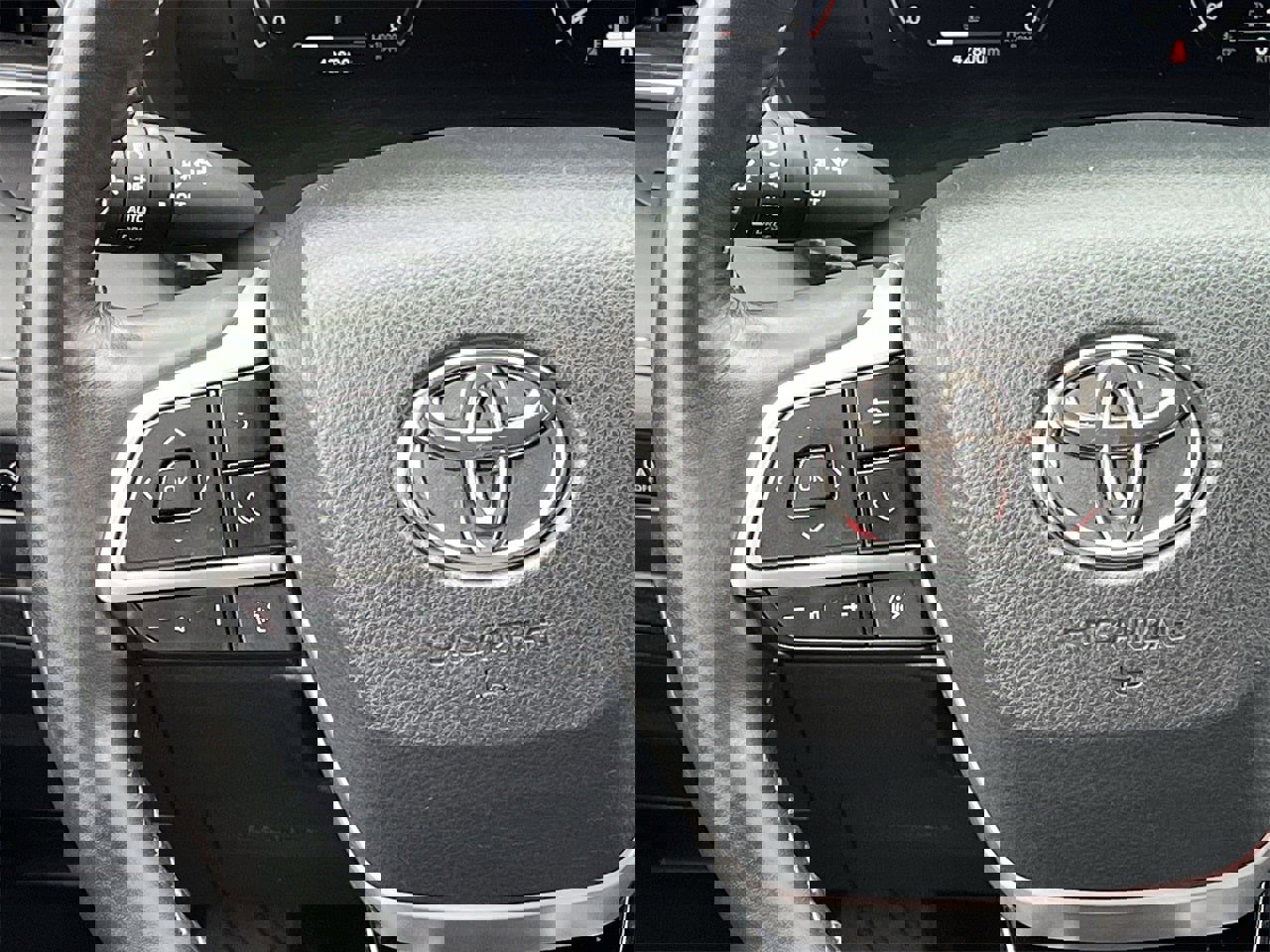 Used 2023 Toyota Highlander Limited image 12
