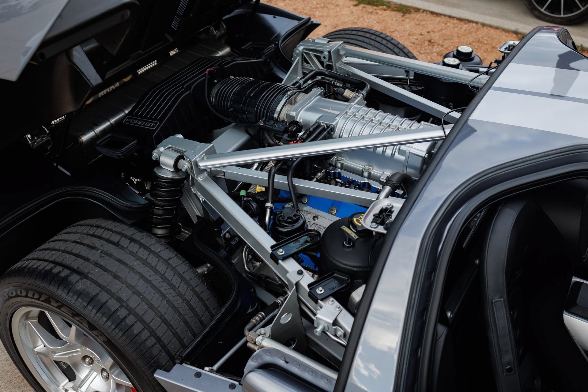 Used 2006 Ford GT RWD image 82