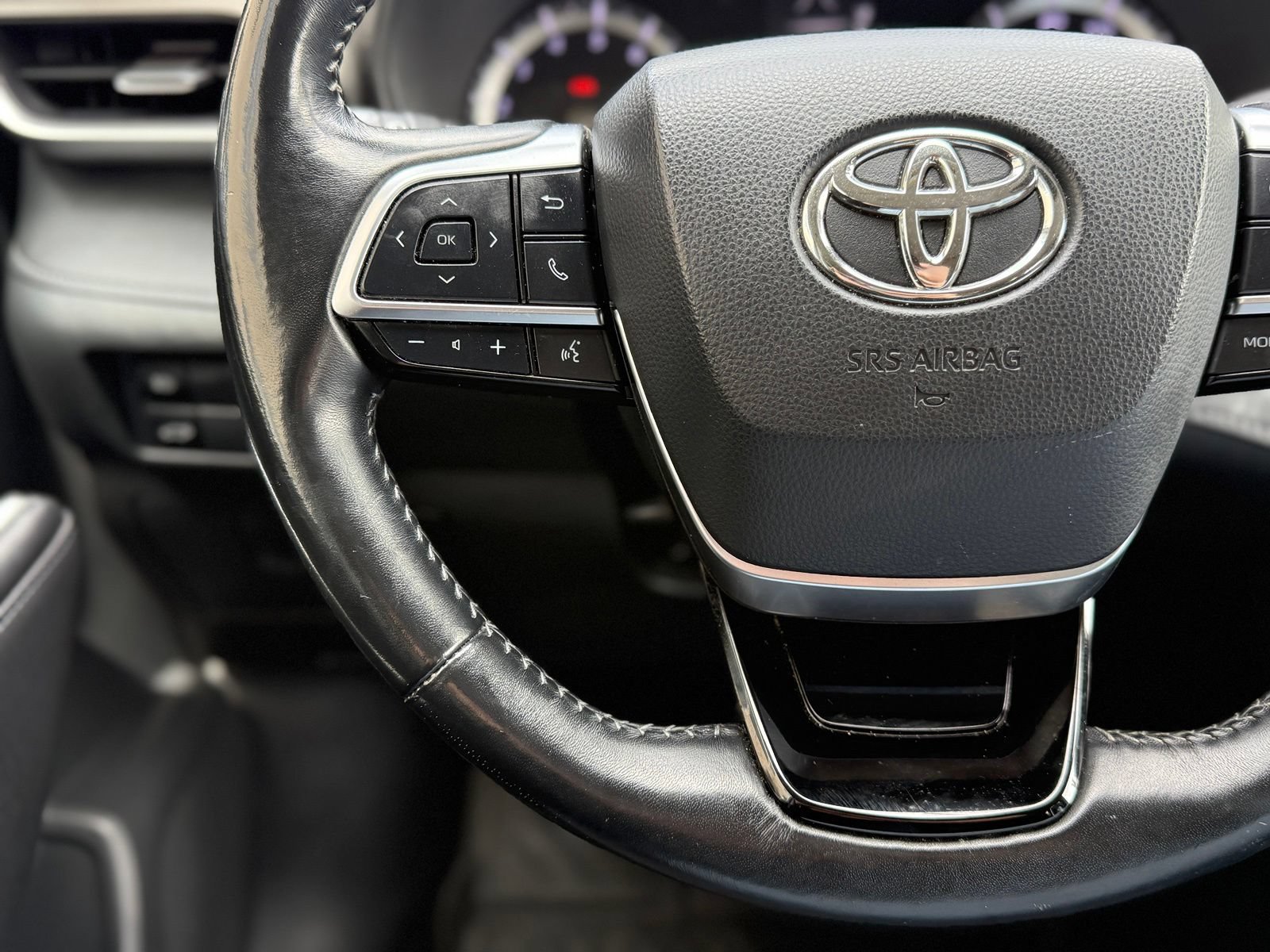 Used 2020 Toyota Highlander LE AWD/4WD image 26