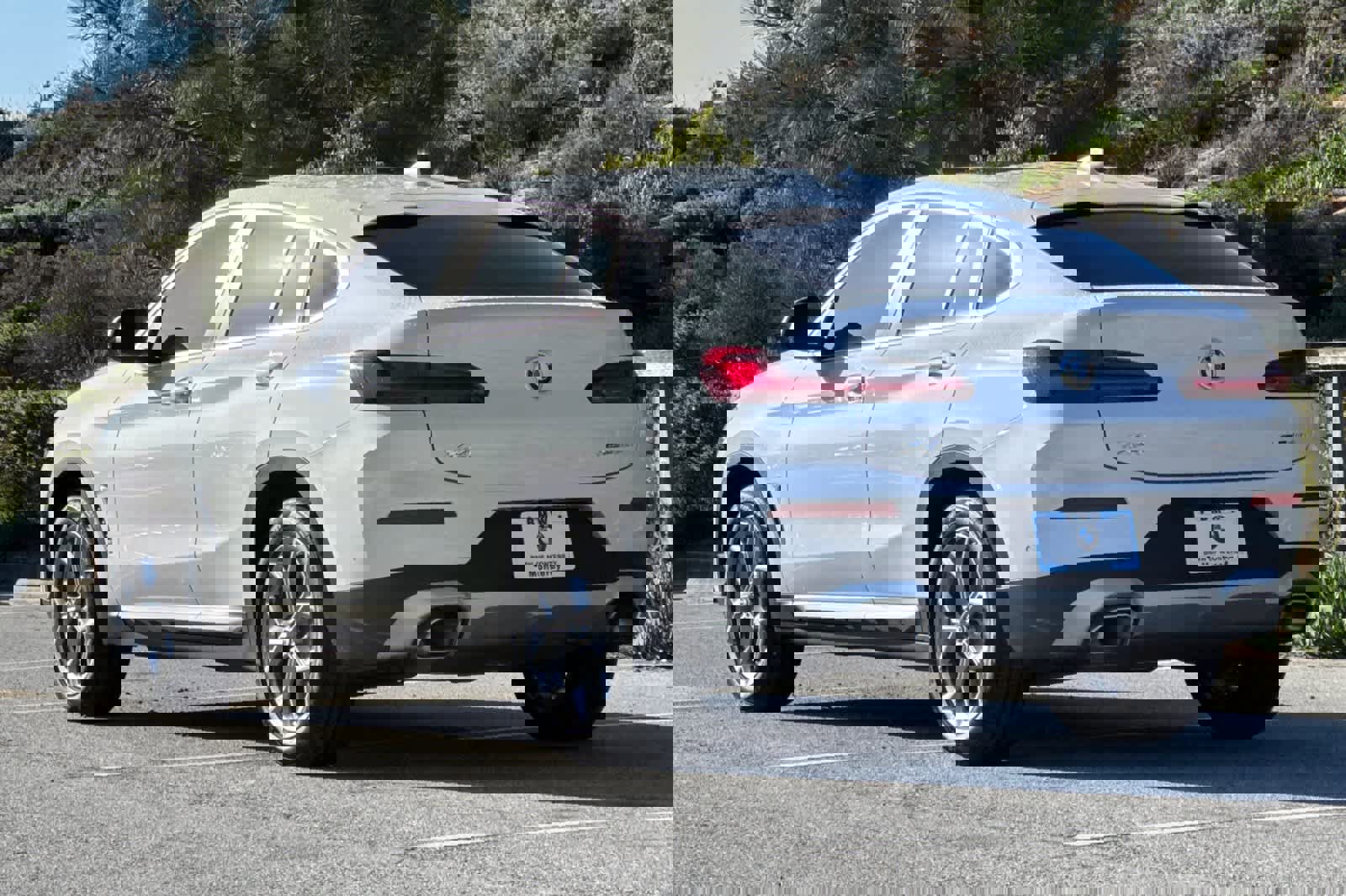 Used 2024 BMW X4 xDrive30i w/ Premium Package image 7