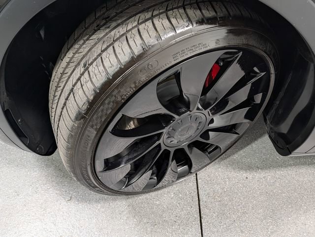 Used 2024 Tesla Model Y Performance image 8
