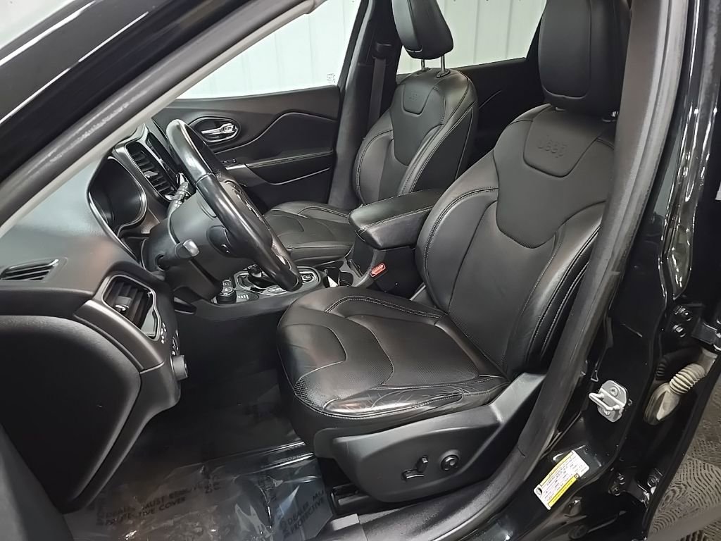 Used 2019 Jeep Cherokee Limited AWD/4WD image 30