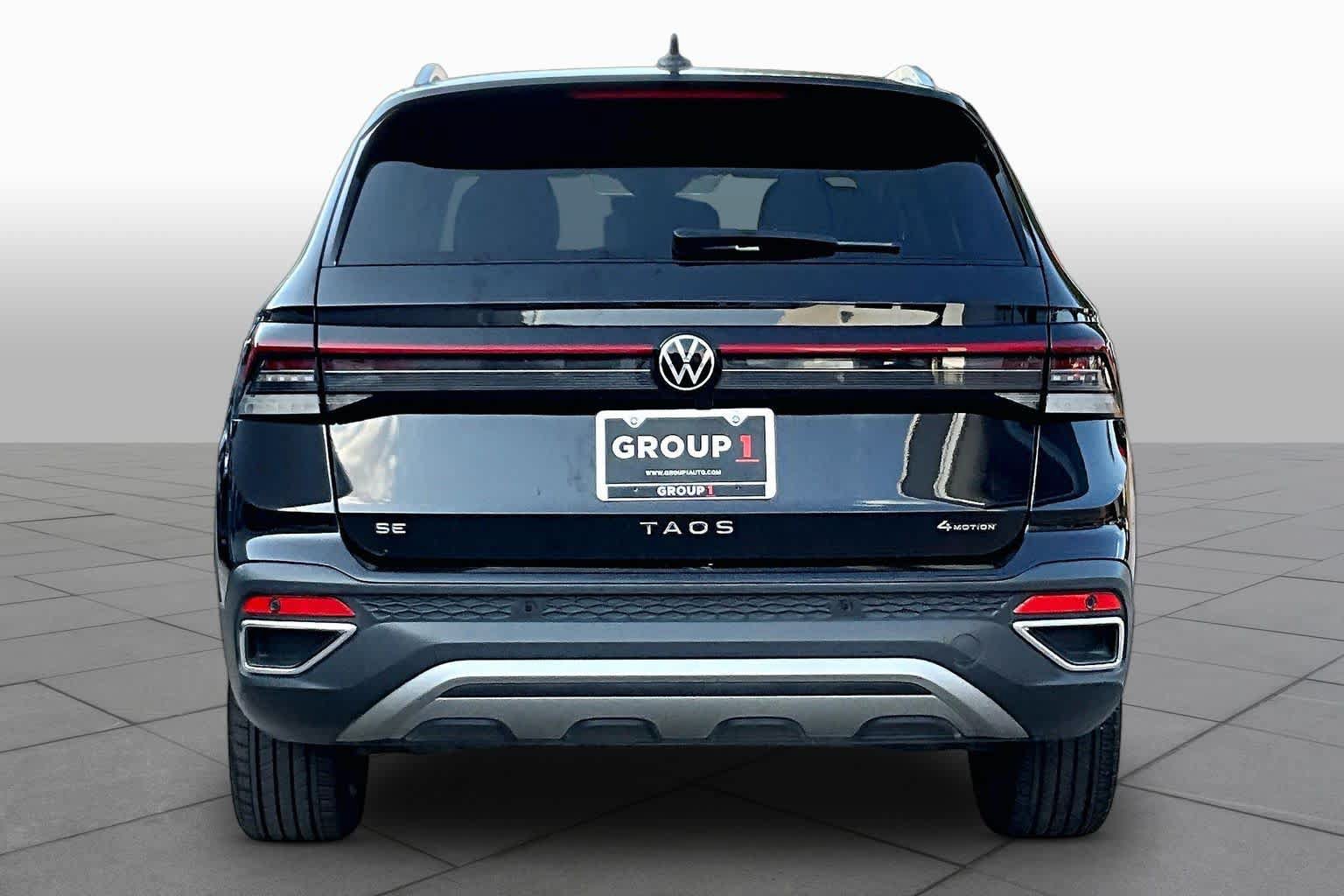 Used 2025 Volkswagen Taos SE AWD/4WD image 5