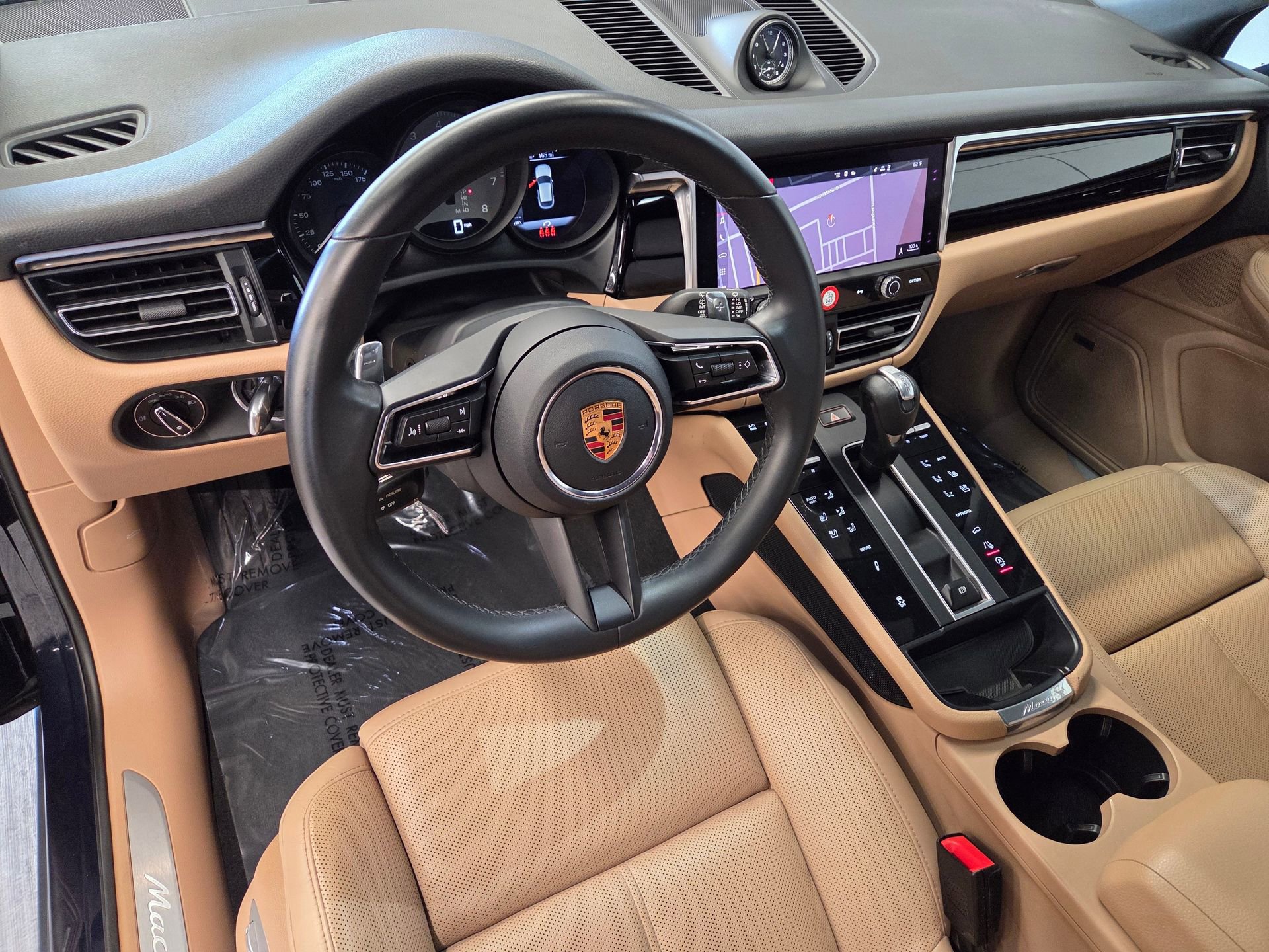 Certified 2022 Porsche Macan S w/ Premium Package Plus AWD/4WD image 4