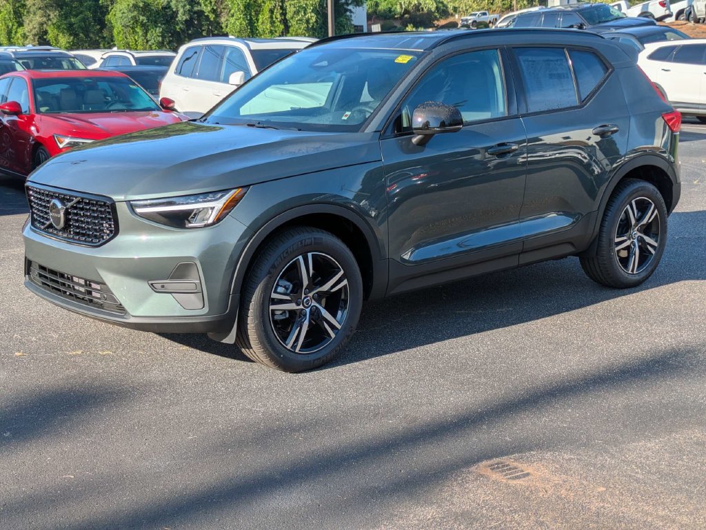 New 2026 Volvo XC40 B5 Core AWD/4WD image 2