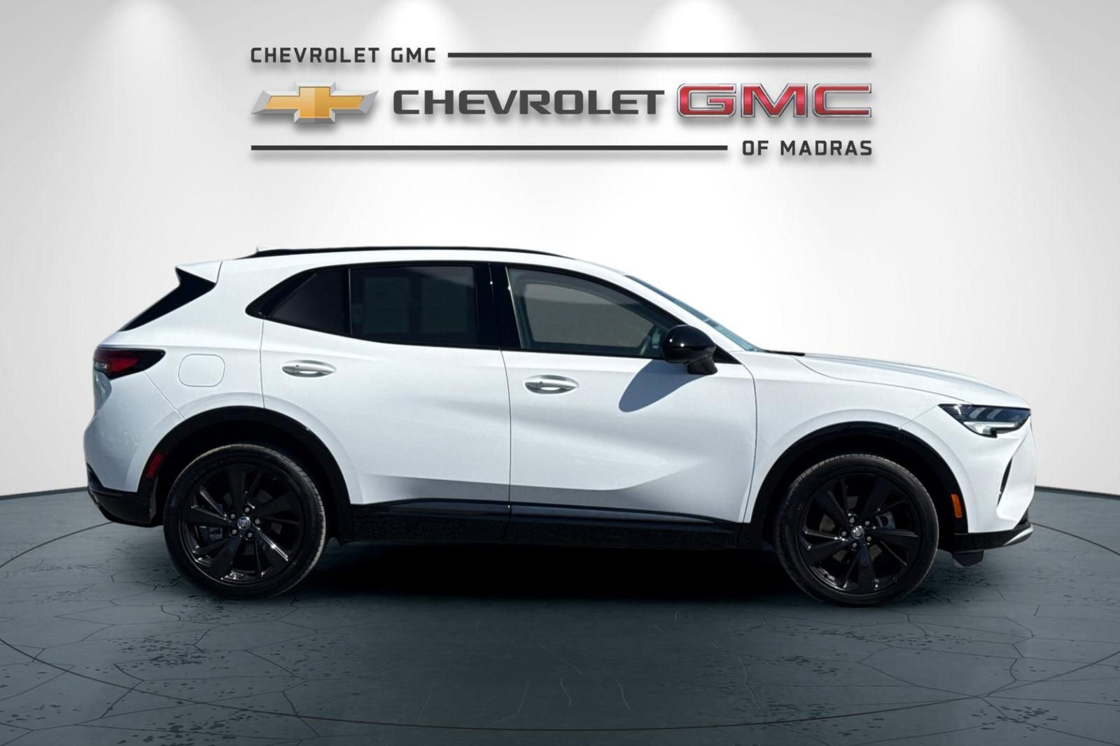 Used 2023 Buick Envision Essence w/ Technology Package I AWD/4WD image 2