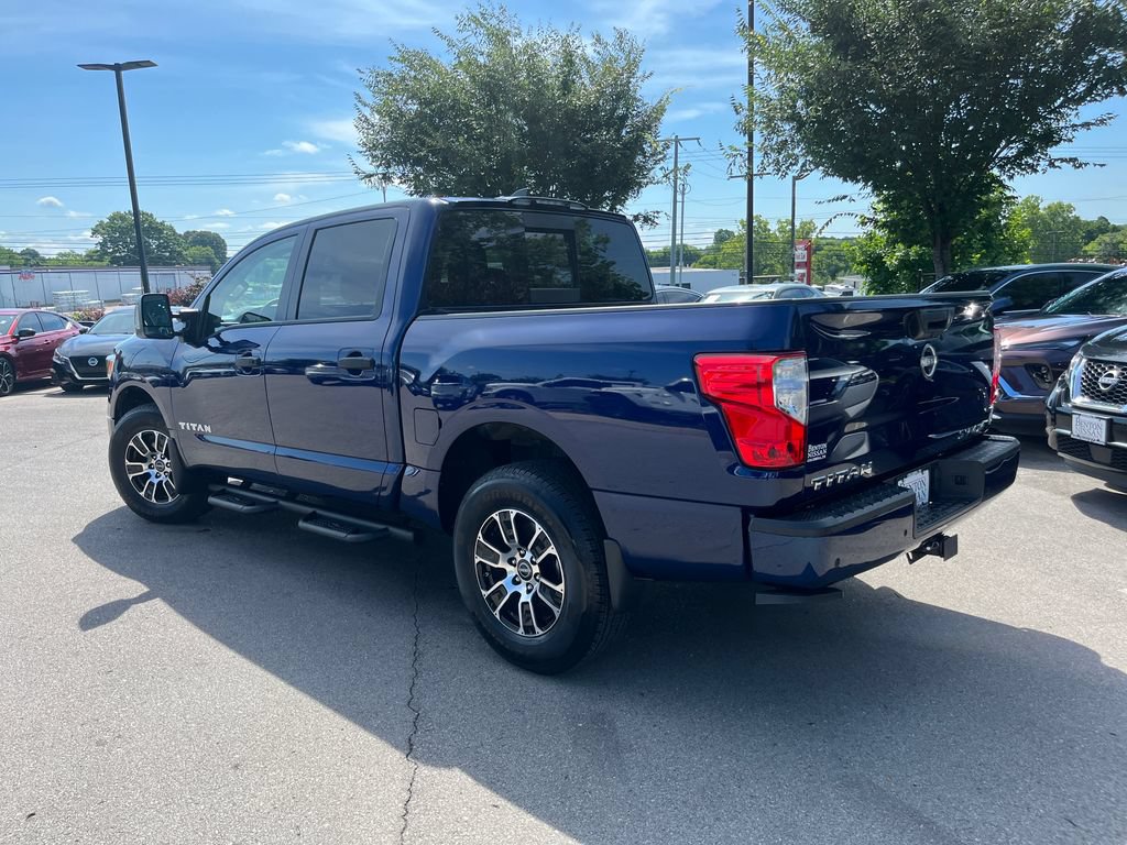Used 2024 Nissan Titan SV w/ SV Convenience Package AWD/4WD image 5