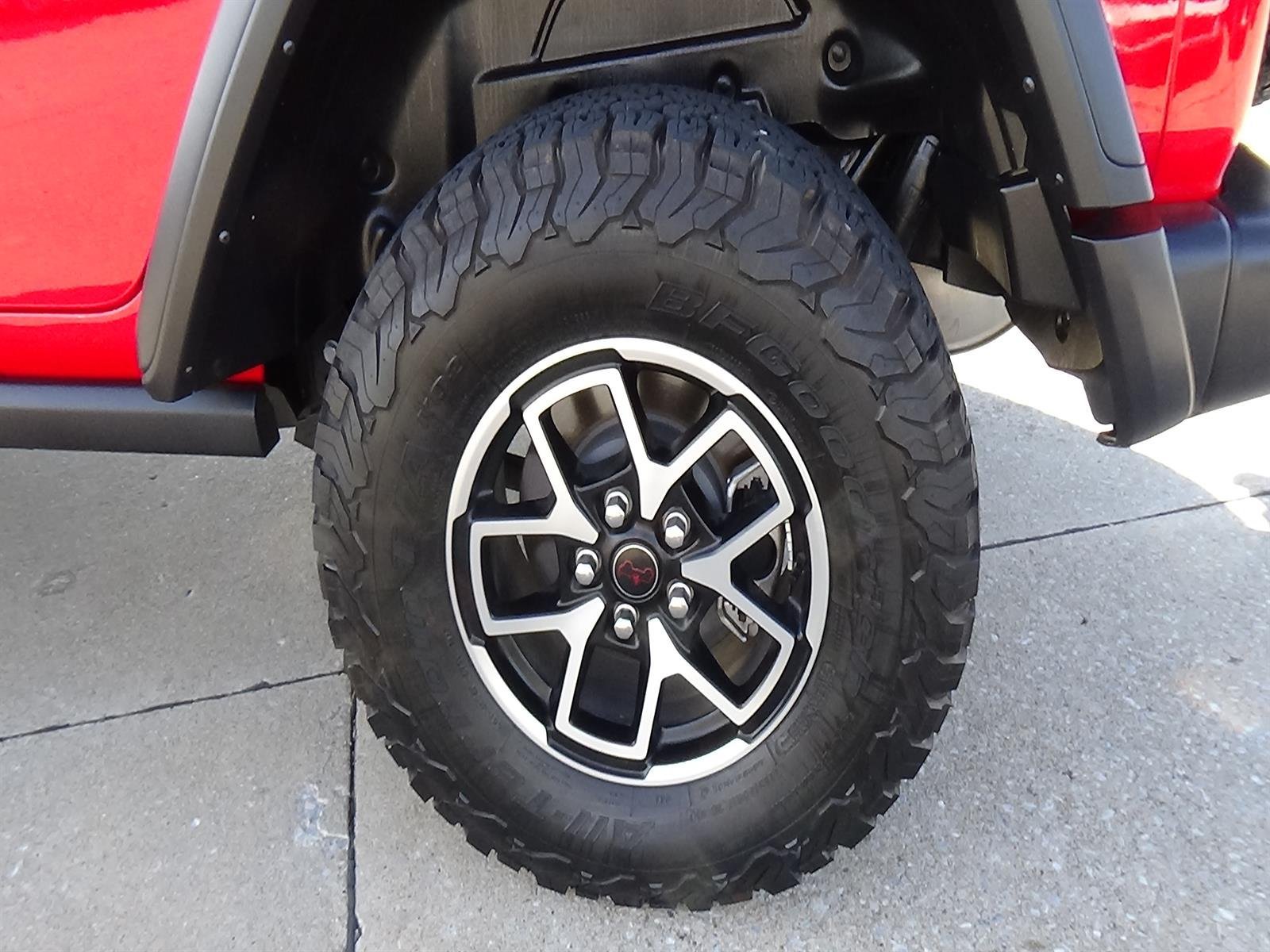 Certified 2025 Jeep Wrangler Unlimited Rubicon w/ Convenience Group AWD/4WD image 10