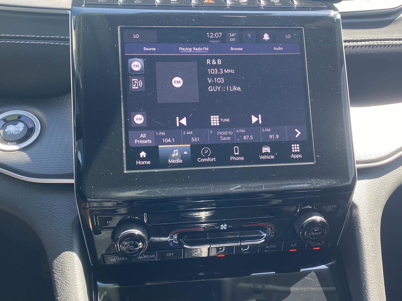 Used 2023 Jeep Grand Cherokee L Laredo image 29