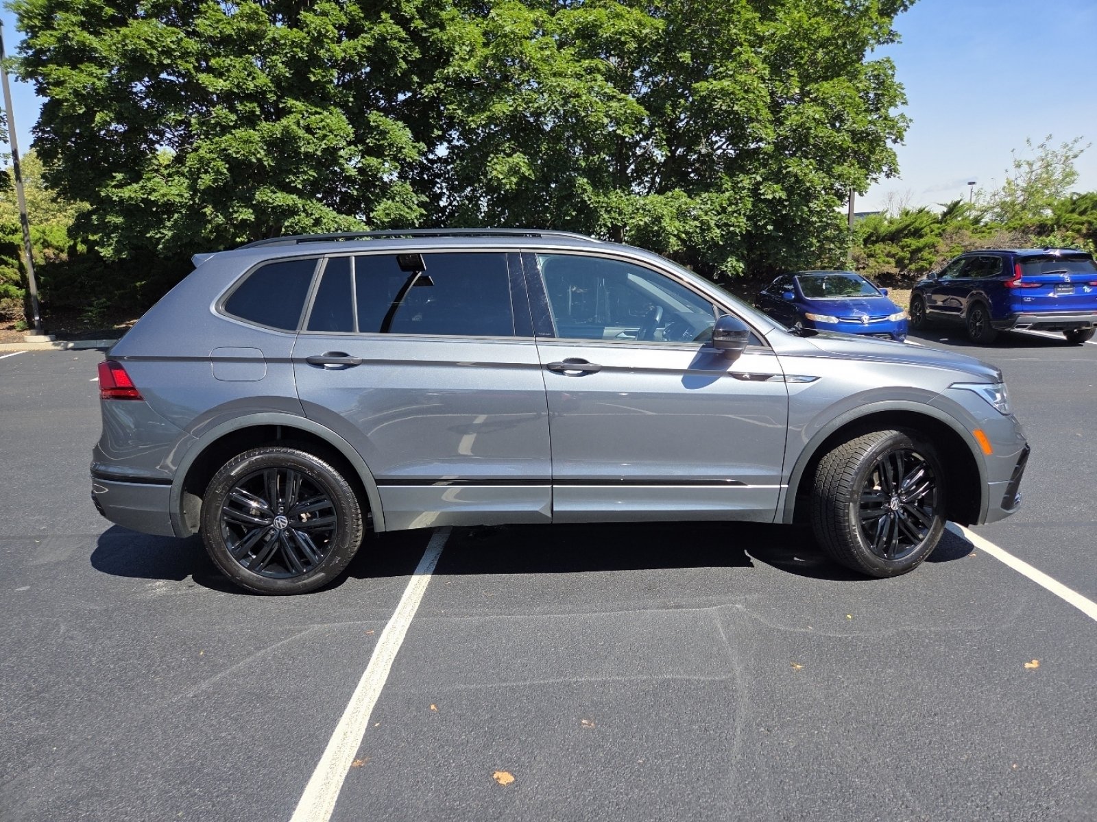 Used 2022 Volkswagen Tiguan SE R-Line AWD/4WD image 25