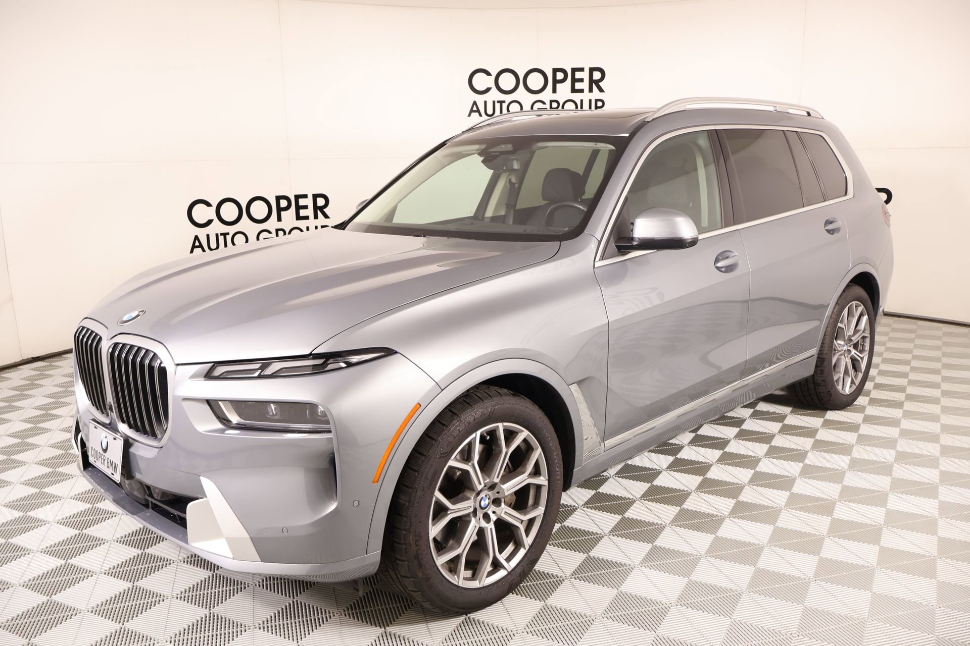 Used 2023 BMW X7 xDrive40i w/ Premium Package AWD/4WD image 10