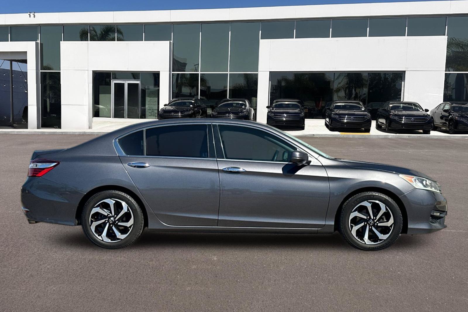 Used 2017 Honda Accord EX image 2
