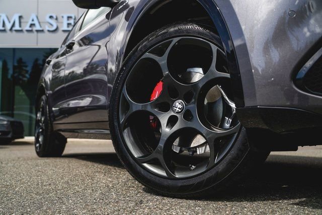 New 2025 Alfa Romeo Stelvio Sprint image 7