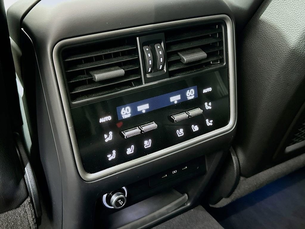 Certified 2024 Porsche Cayenne AWD/4WD image 27