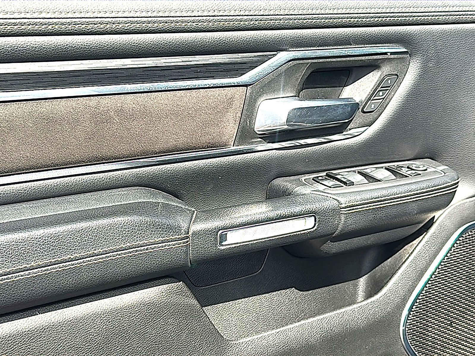 Used 2024 RAM 1500 Laramie image 16