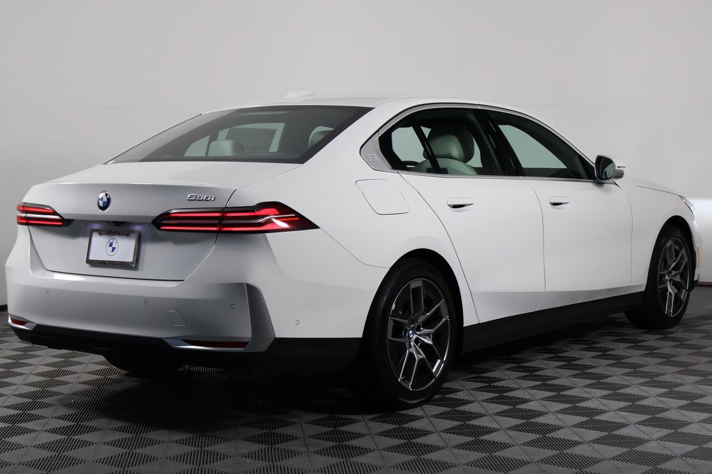 New 2027 BMW 530i RWD image 2