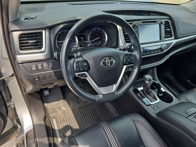 Used 2019 Toyota Highlander SE FWD image 17