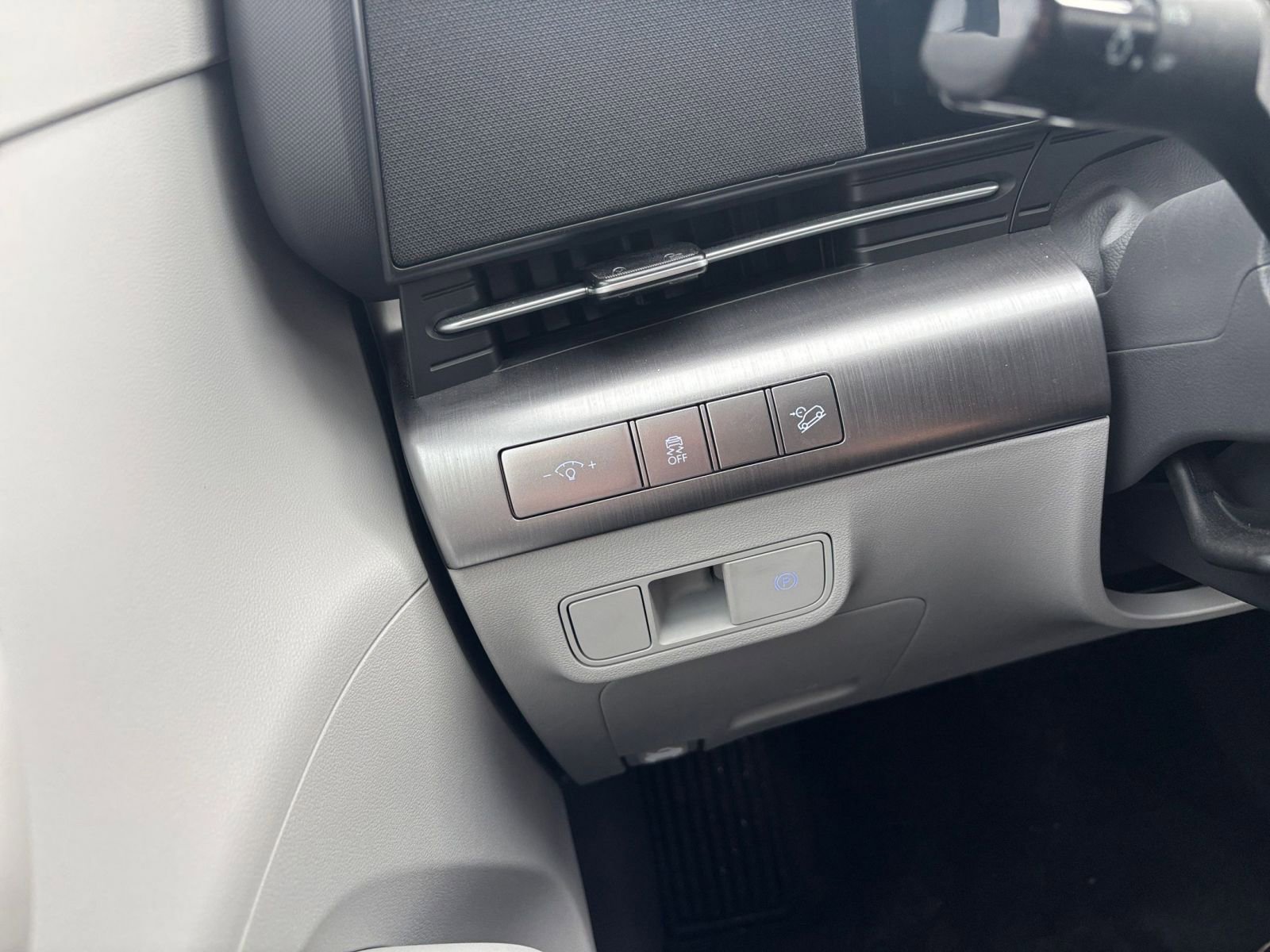 Used 2025 Hyundai Kona SEL image 35