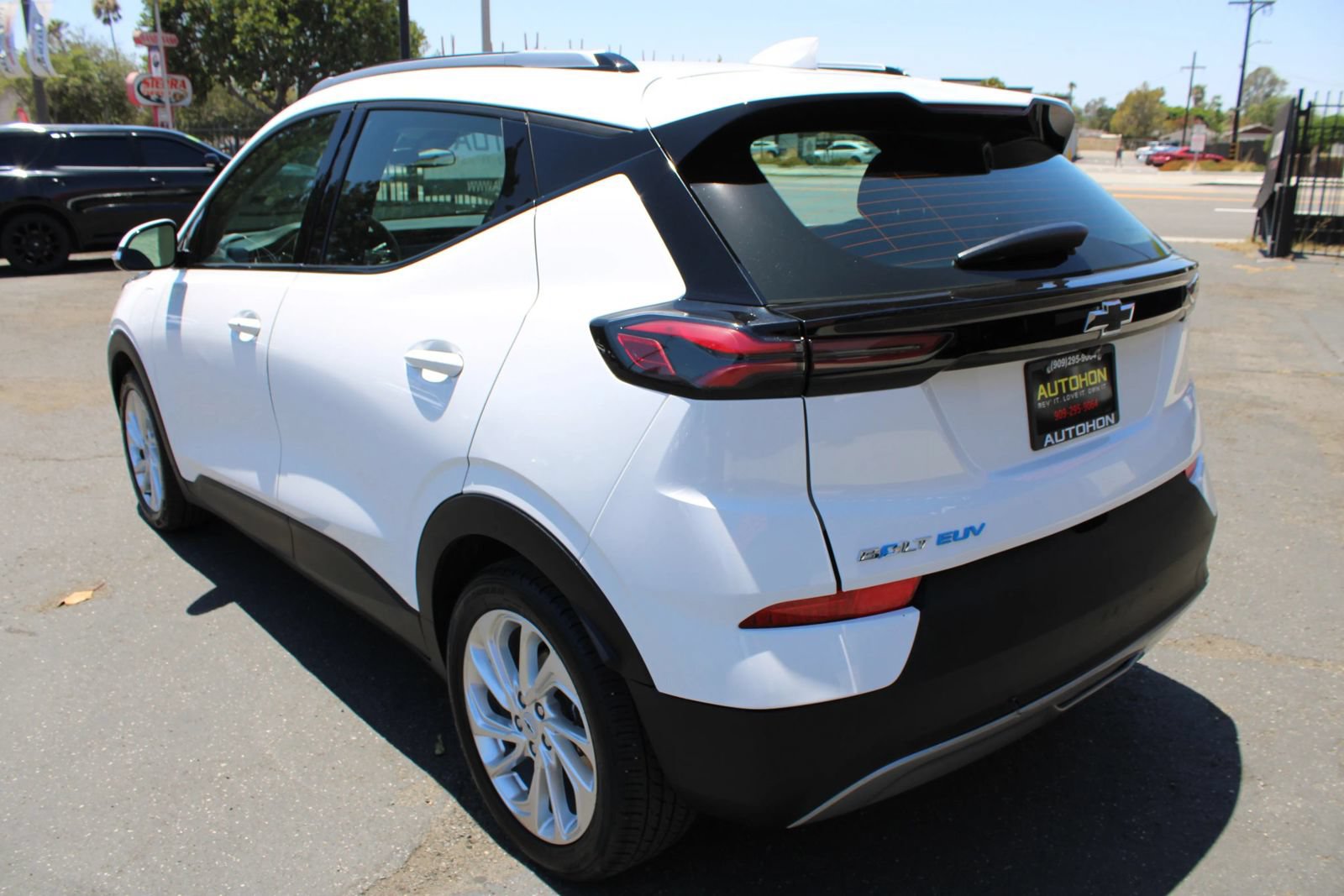 Used 2023 Chevrolet Bolt EUV LT FWD image 36