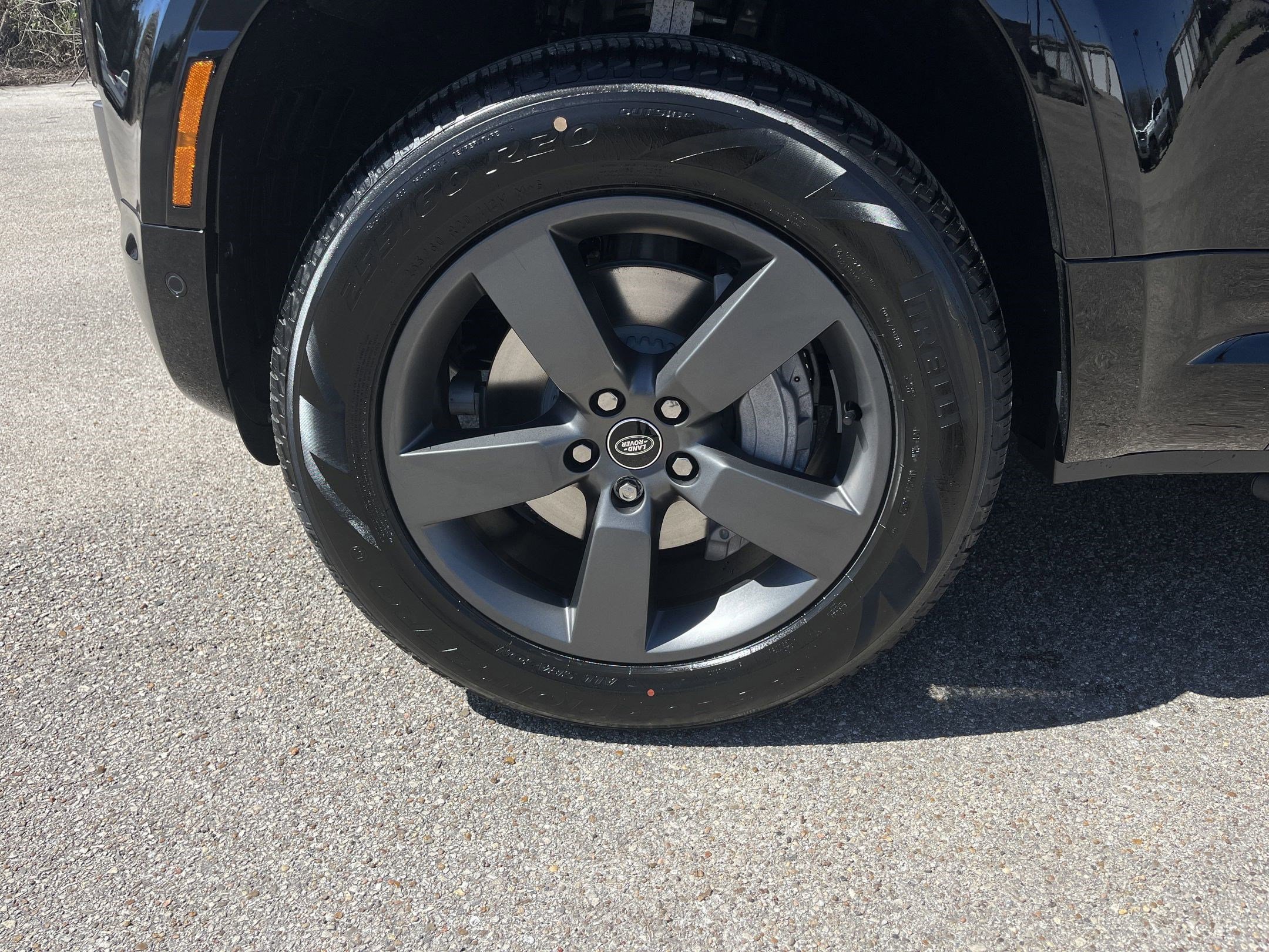 Used 2025 Land Rover Defender 110 X-Dynamic SE image 9