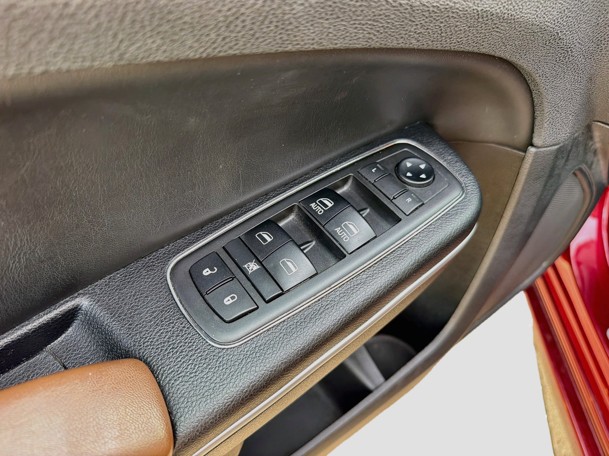 Used 2019 Chrysler 300 Limited w/ Safetytec Plus Group RWD image 12