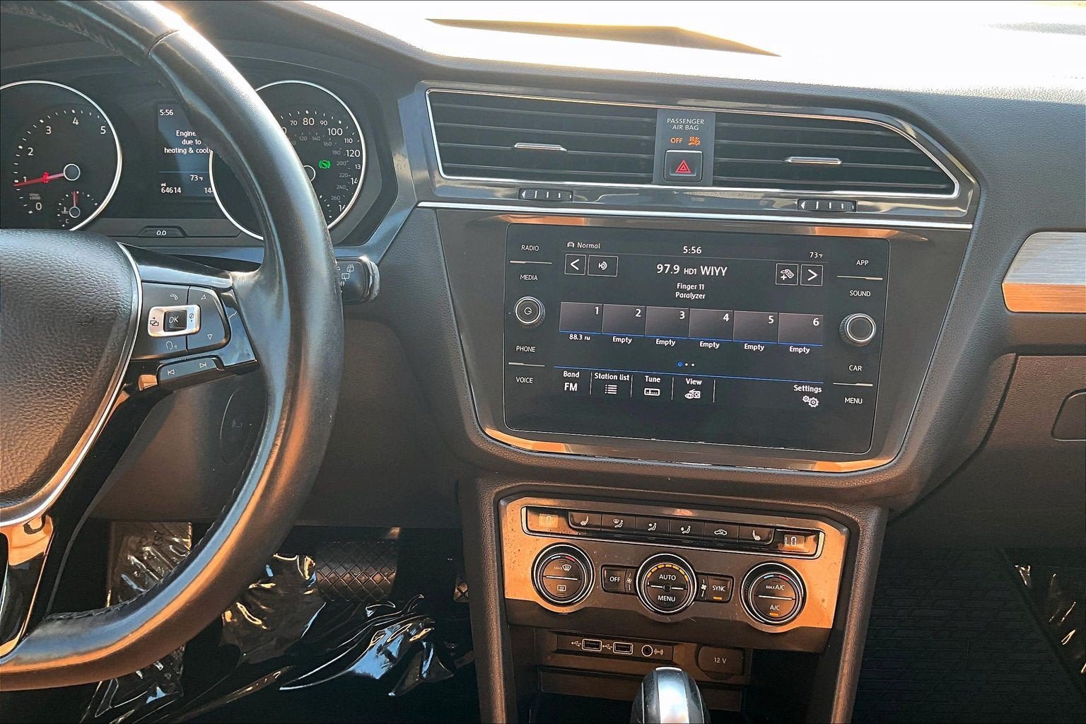 Used 2018 Volkswagen Tiguan SE w/ 3rd Row Seat Package AWD/4WD image 6