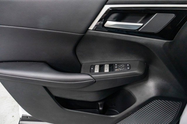 New 2025 Mitsubishi Outlander SE image 15