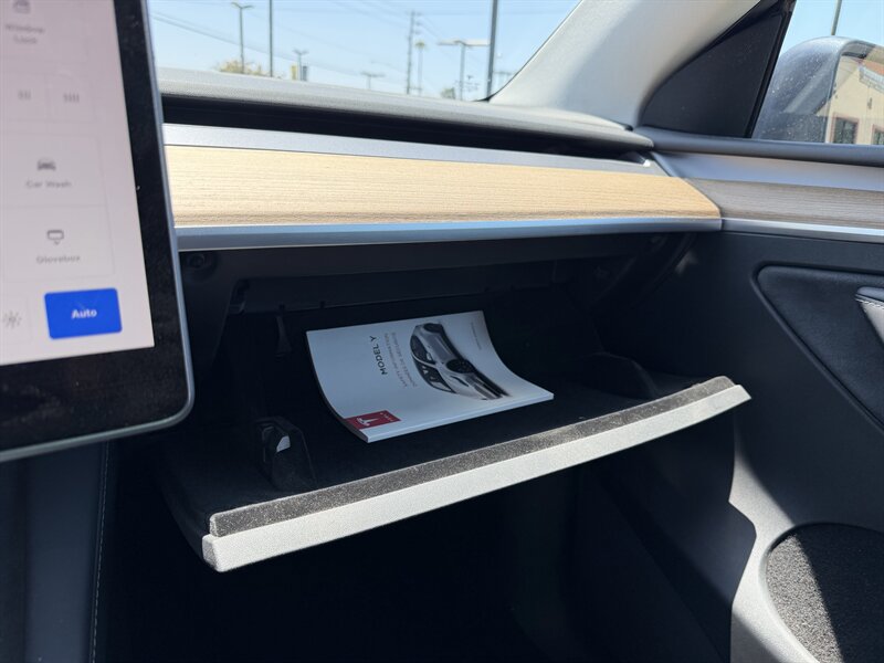 Used 2022 Tesla Model Y Long Range AWD/4WD image 21