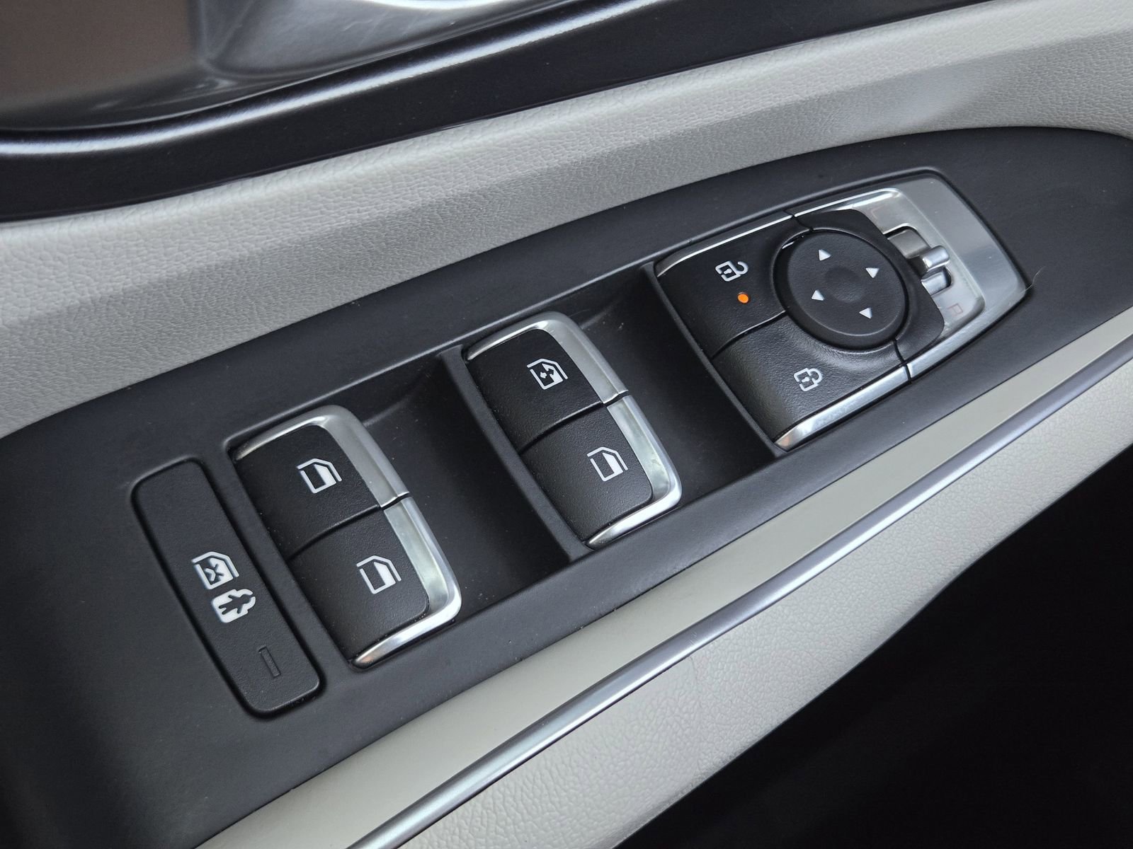 Used 2024 Kia Sorento EX image 28