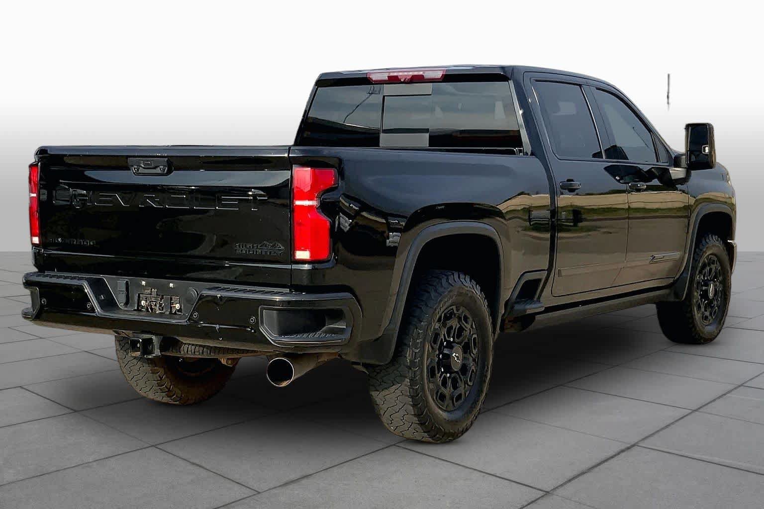 Used 2024 Chevrolet Silverado 2500 High Country w/ High Country Premium Package AWD/4WD image 13