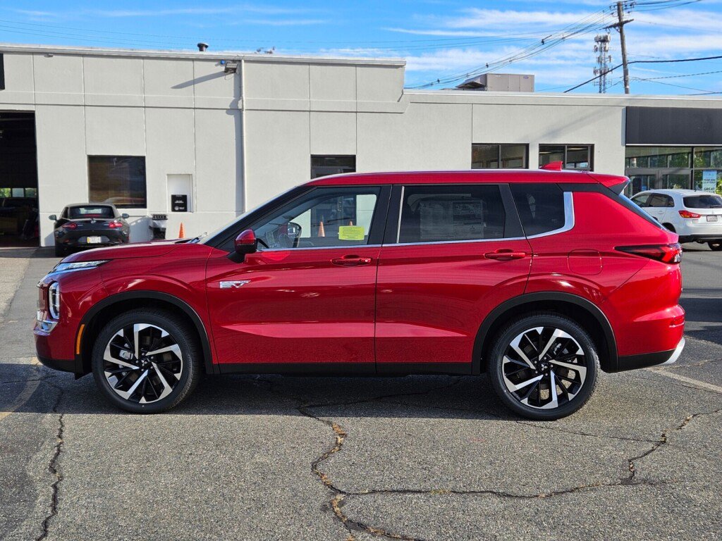 New 2025 Mitsubishi Outlander SE image 2