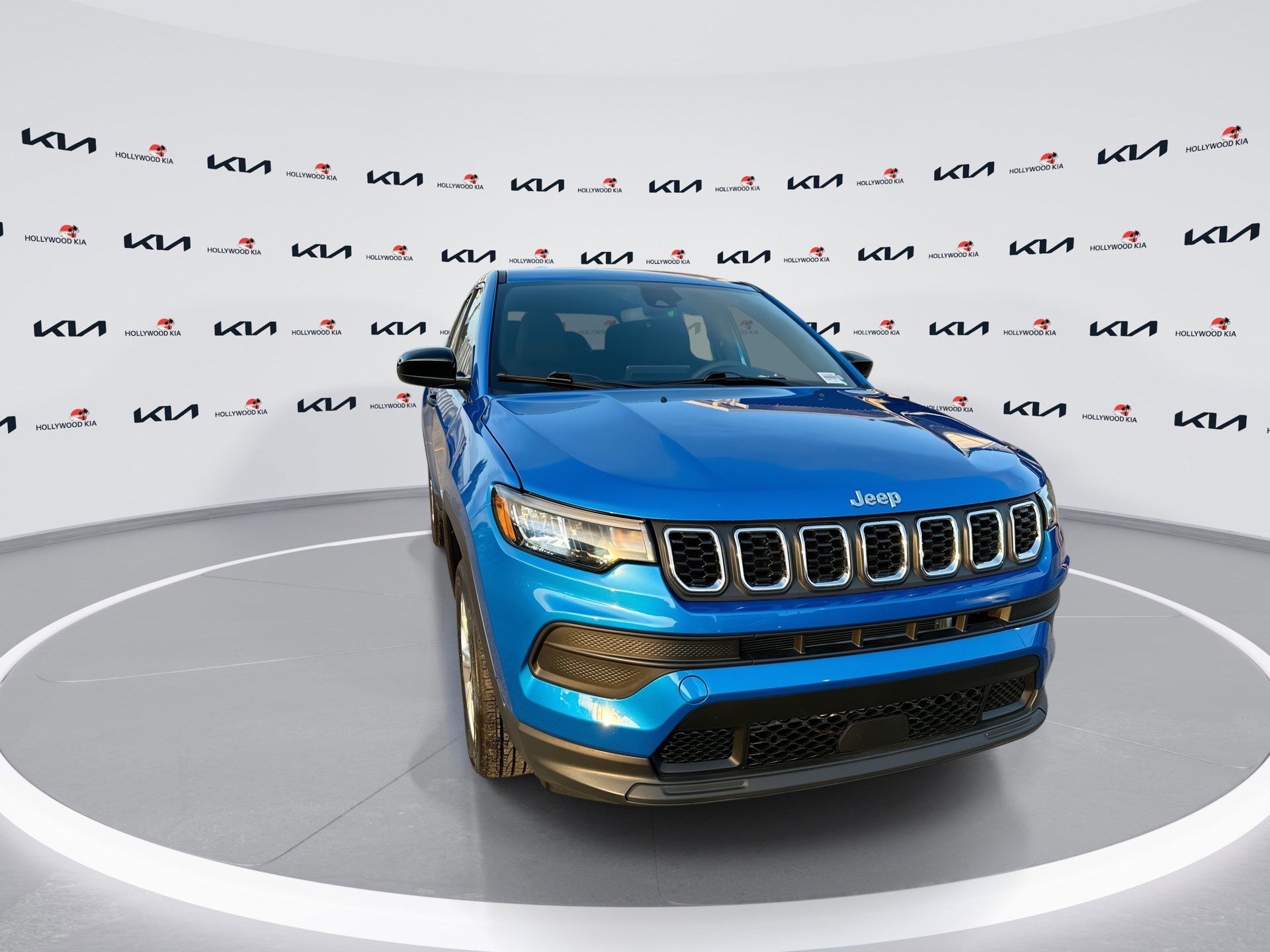 Used 2024 Jeep Compass Sport image 2