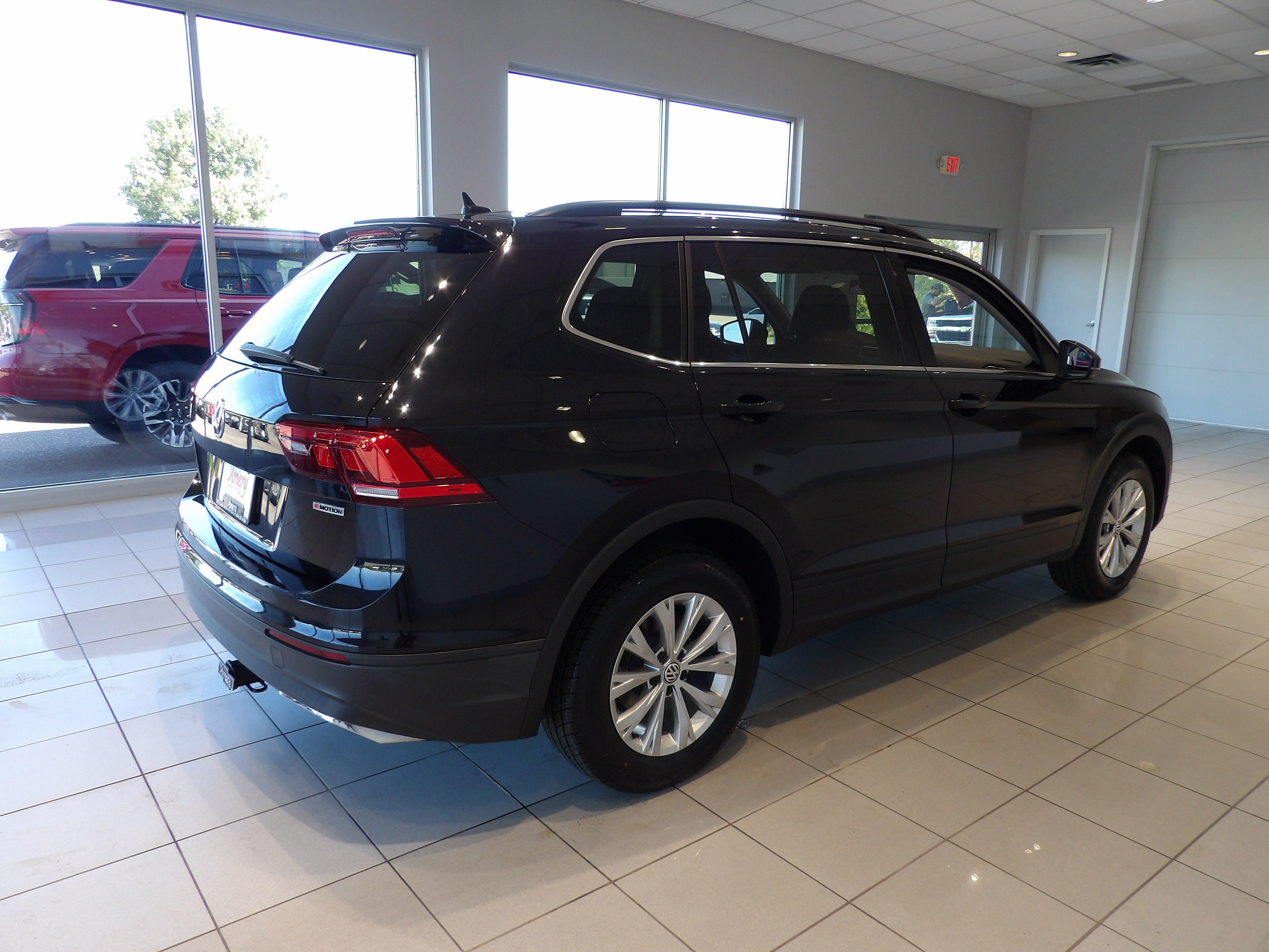 Used 2019 Volkswagen Tiguan SE AWD/4WD image 4