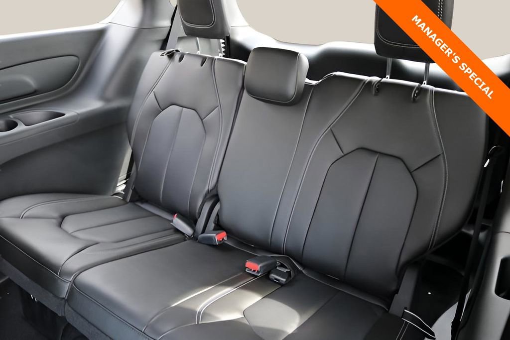 New 2026 Chrysler Pacifica Select image 14