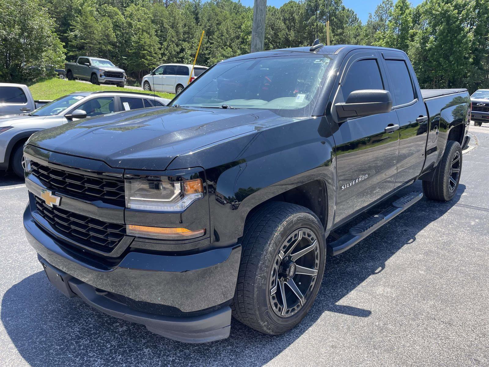 Used 2019 Chevrolet Silverado 1500 Custom w/ Custom Convenience Package RWD image 3