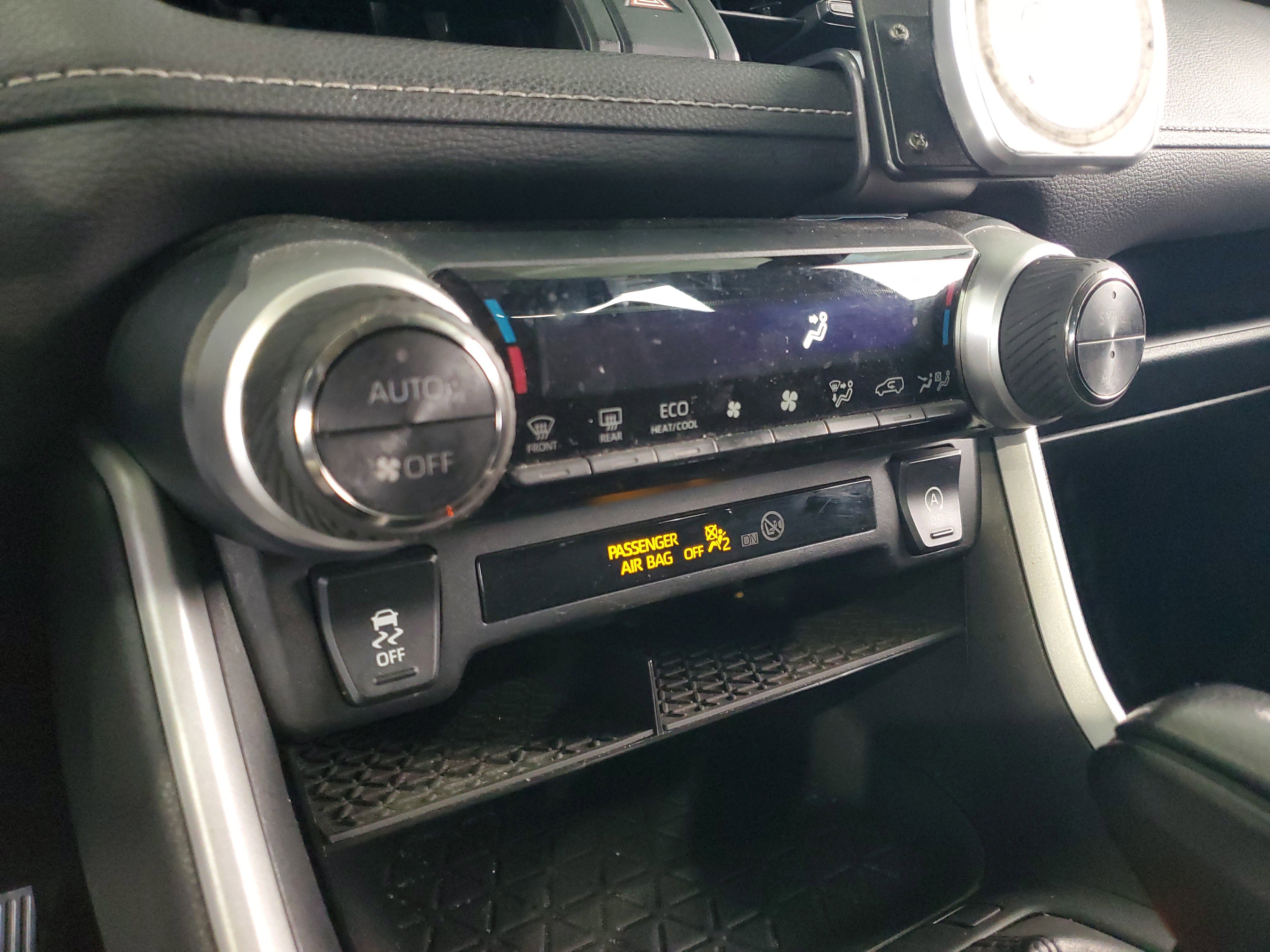 Used 2021 Toyota RAV4 XLE FWD image 27