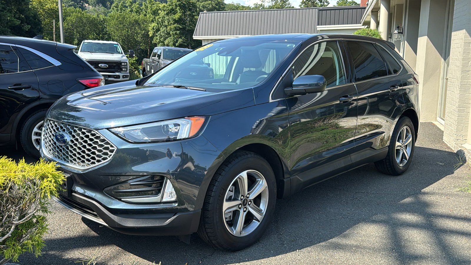 Used 2023 Ford Edge SEL w/ Convenience Package AWD/4WD image 3