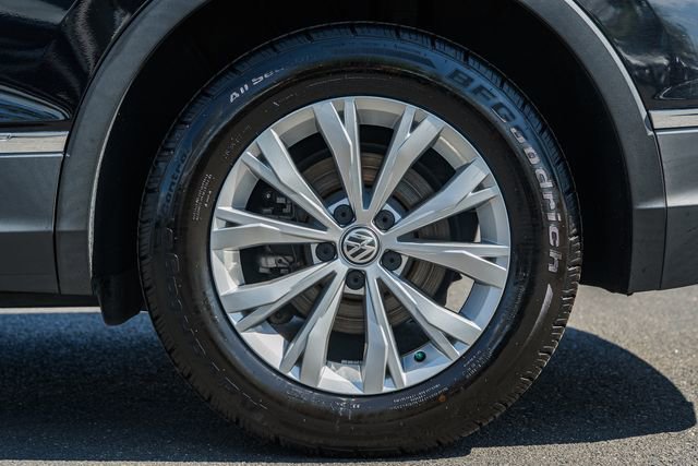 Used 2018 Volkswagen Tiguan SE image 16