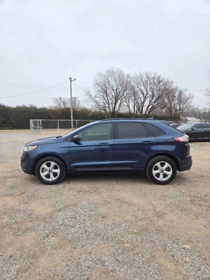 Used 2017 Ford Edge SE w/ Cargo Accessory Package FWD image 2