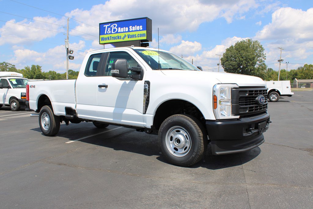 Used 2025 Ford F250 XLT image 2