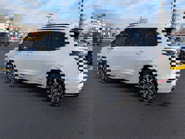 Used 2024 Cadillac XT6 Sport w/ Technology Package image 4