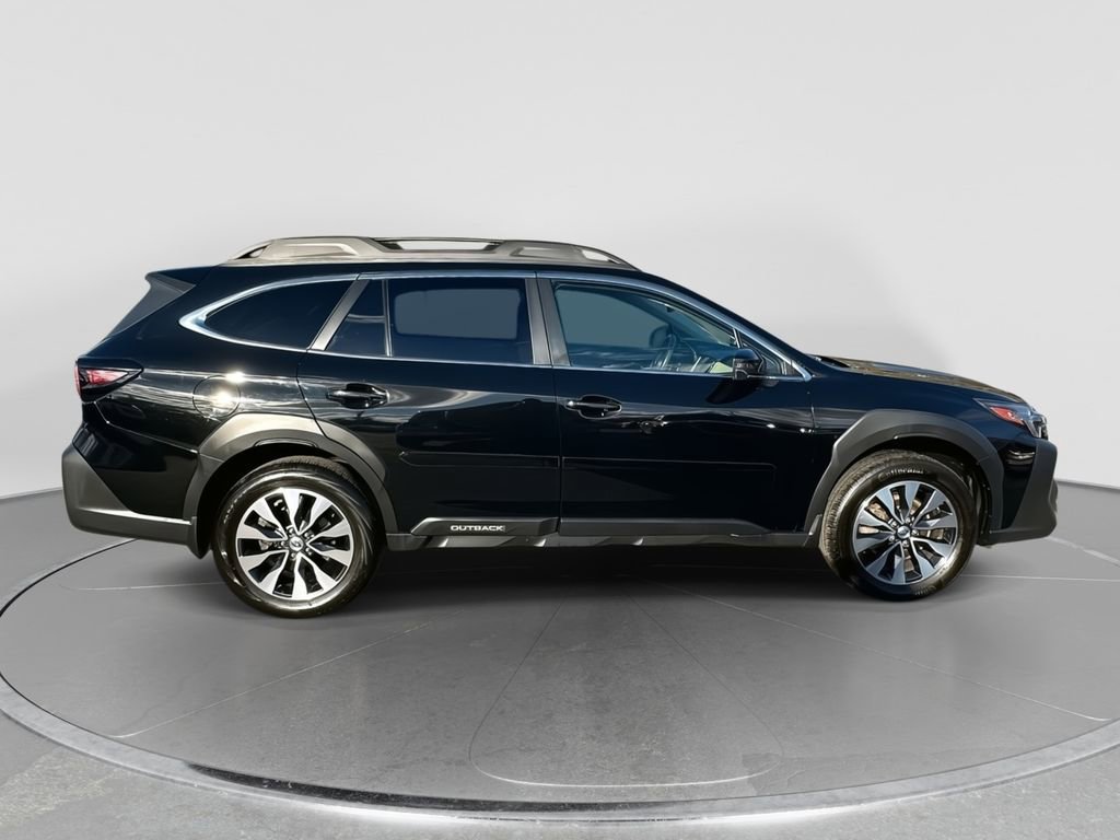 Used 2023 Subaru Outback Limited image 2