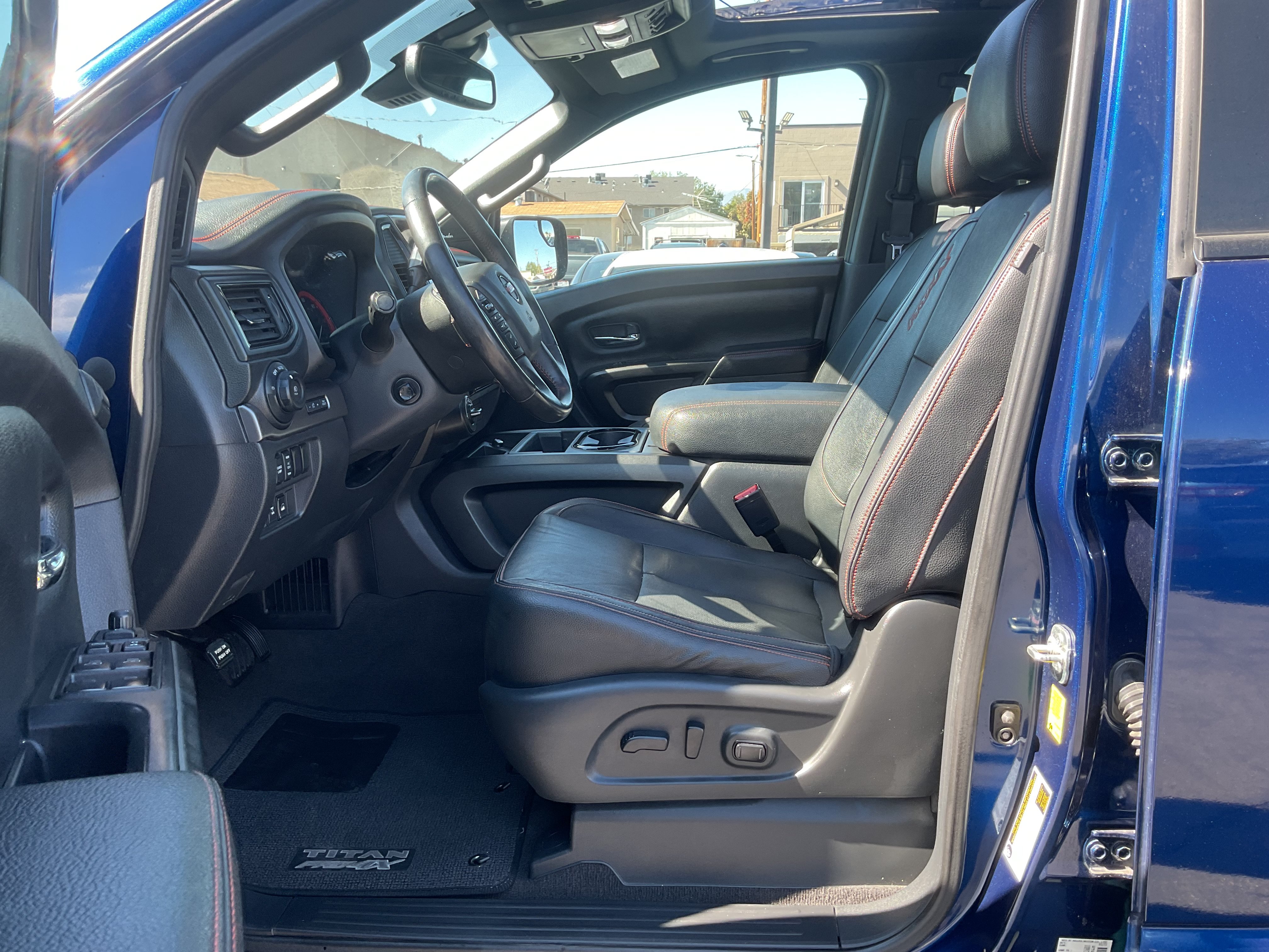 Used 2021 Nissan Titan PRO-4X w/ Pro-4x Convenience Package AWD/4WD image 12