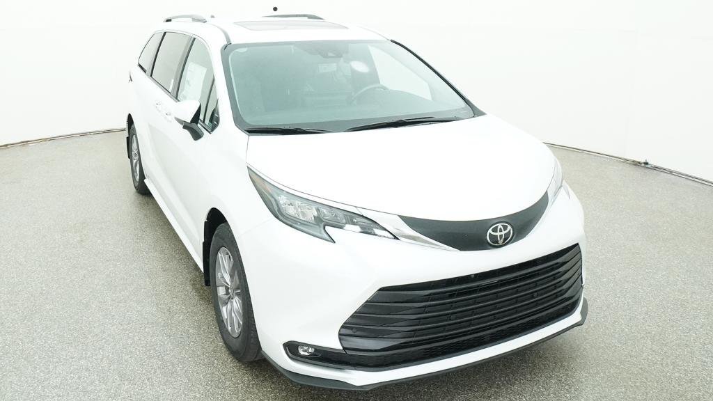 New 2026 Toyota Sienna XLE FWD image 8