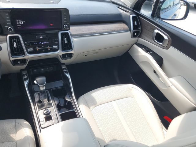 Used 2022 Kia Sorento EX w/ Panoramic Sunroof Package FWD image 17