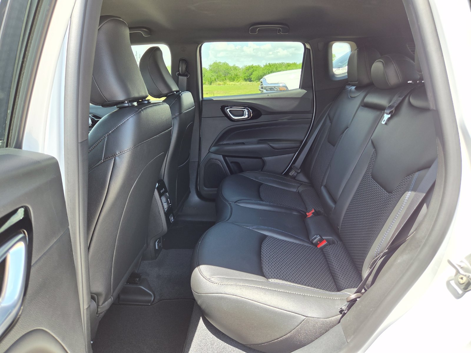 New 2026 Jeep Compass Latitude AWD/4WD image 15