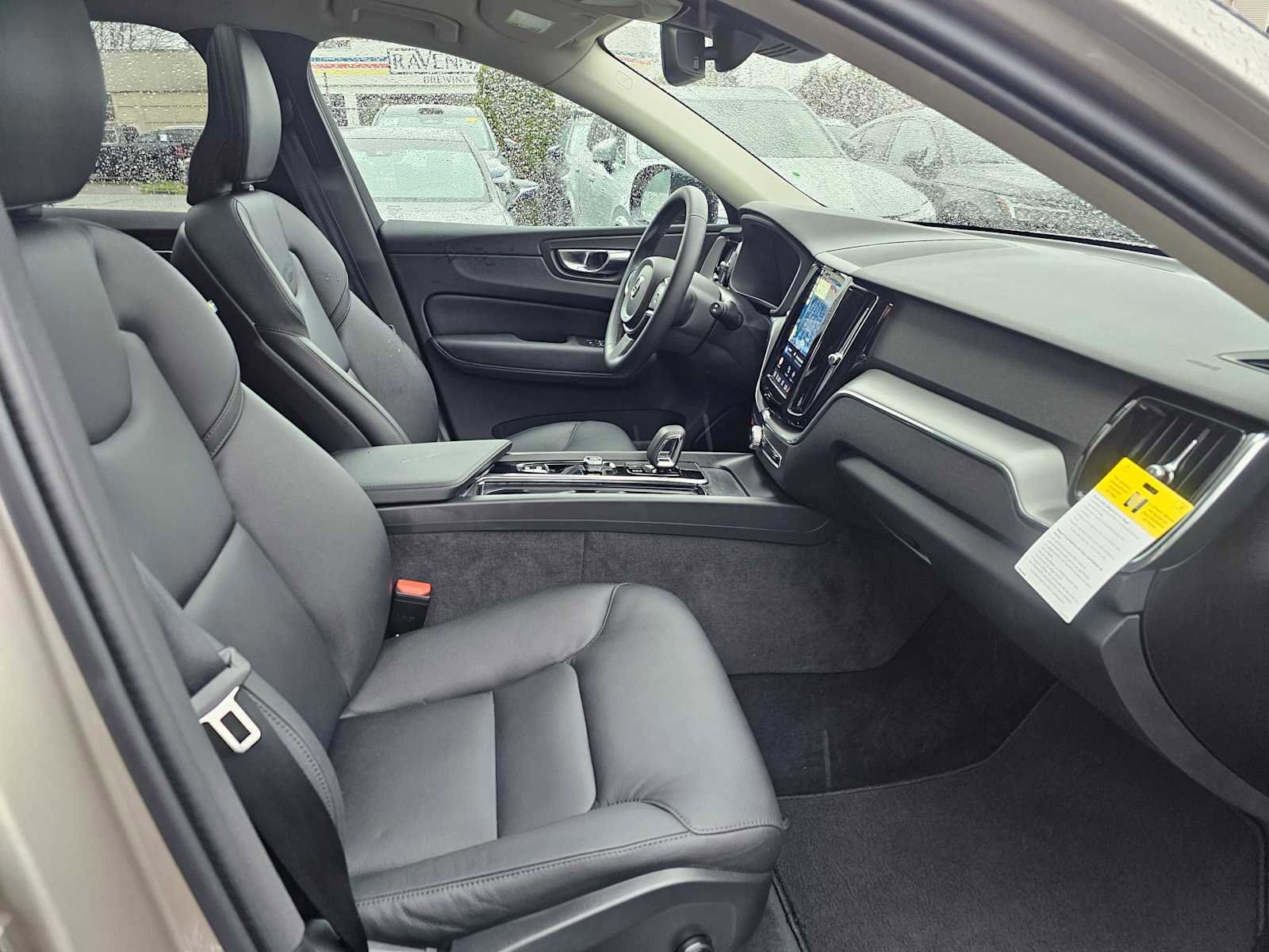 Certified 2025 Volvo XC60 B5 Core w/ Protection Package Premier image 10