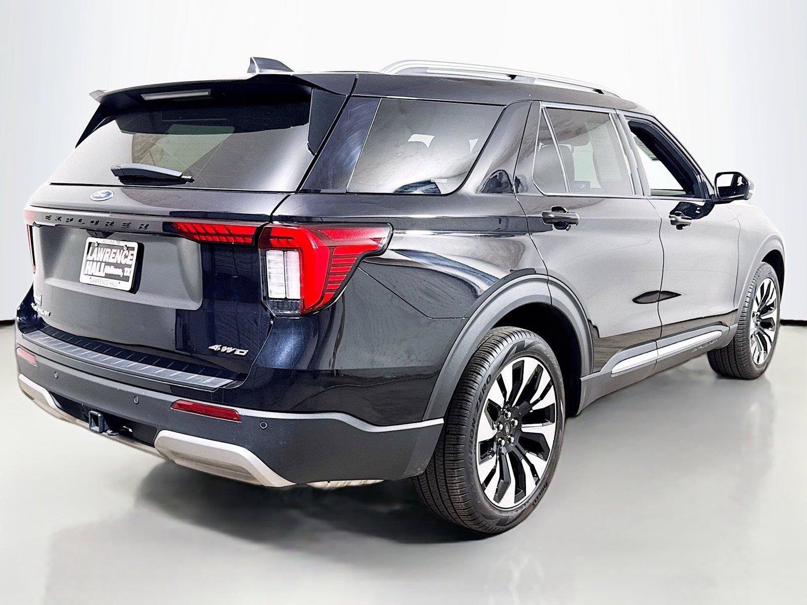 Used 2025 Ford Explorer Platinum AWD/4WD image 4