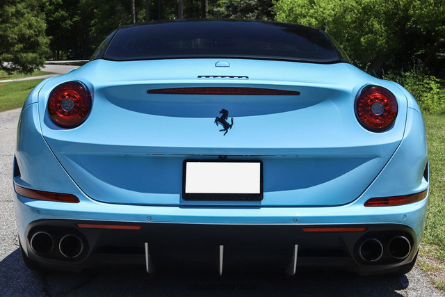 Used 2015 Ferrari California T RWD image 21